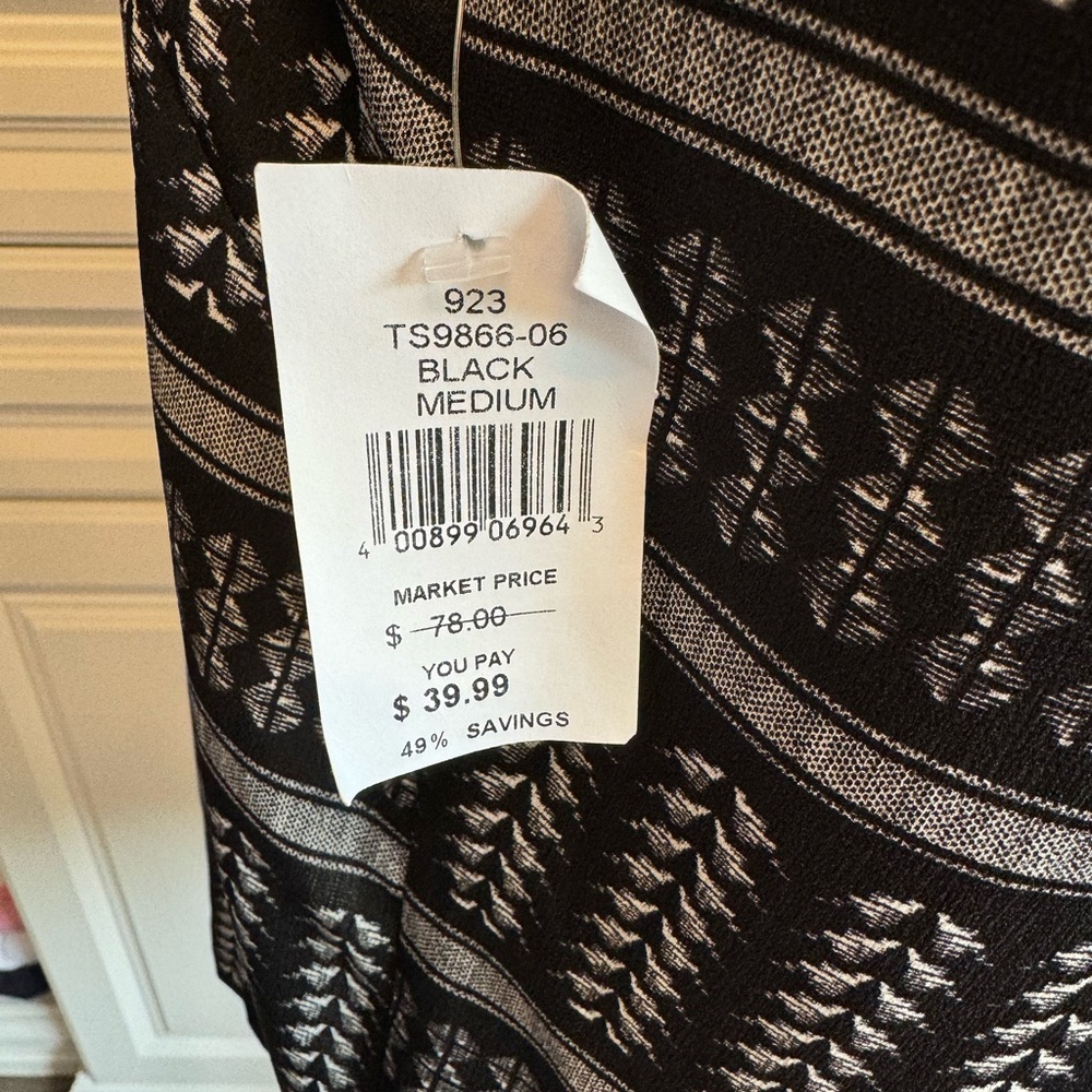 NWT sleeveless blouse - Picture 2 of 4